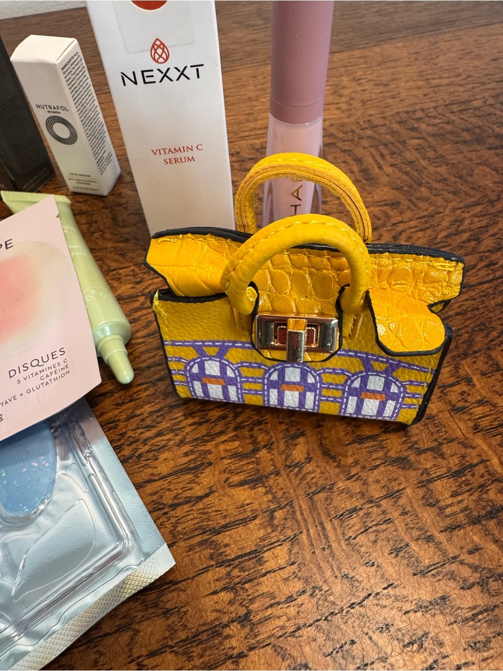 Make-Up Bag Stuffed/Pregnant with Beauty Items - Picture 2 of 12
